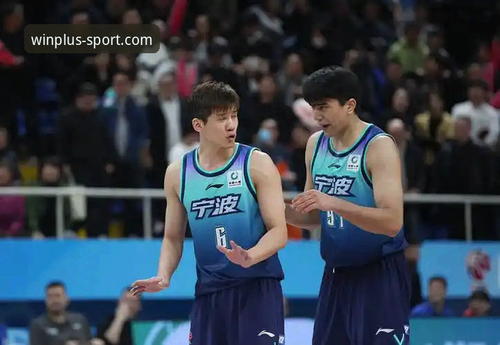 CBA季后赛最新动态：浙江加时83-81险胜宁波，兰道夫33分率队2-0横扫晋级